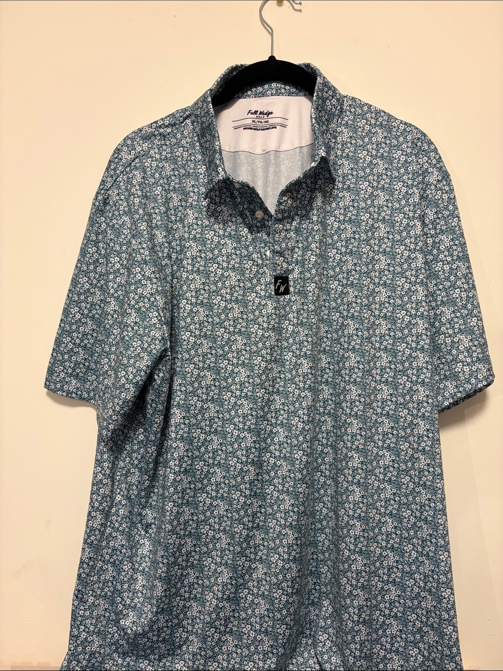 Full Wedge Short-Sleeve Floral Polo in Green